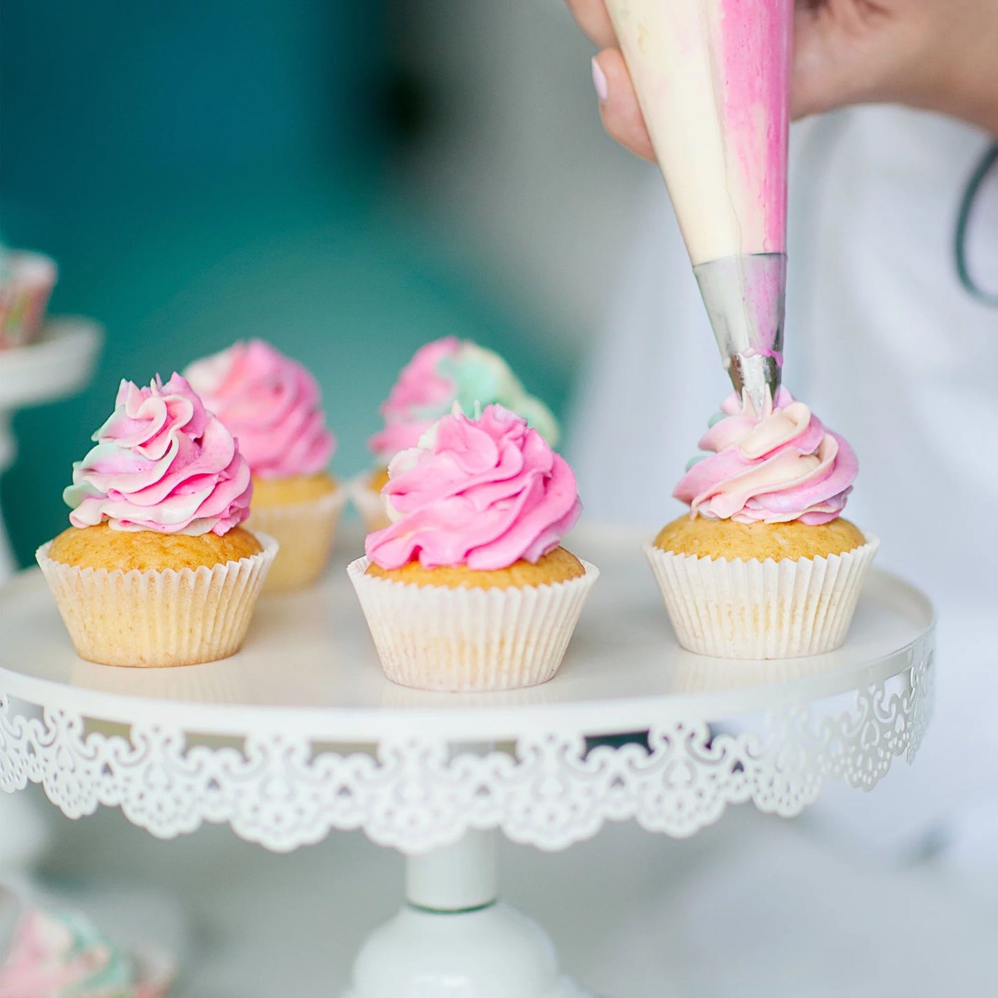 LotFancy 500Pcs Standard Cupcake Muffin Liners, White Greaseproof Cupcake Wrappers Baking Cups