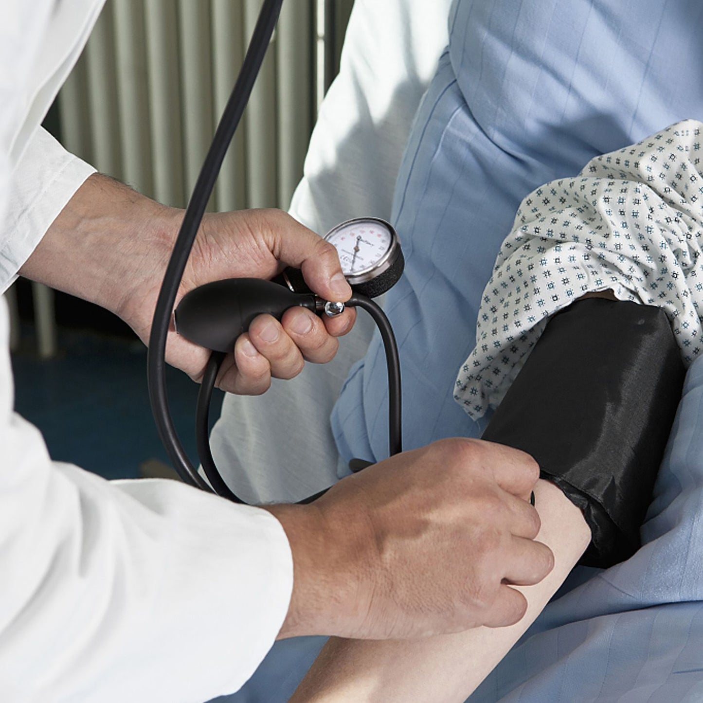 LotFancy Aneroid Sphygmomanometer, Professional Manual Blood Pressure Monitor